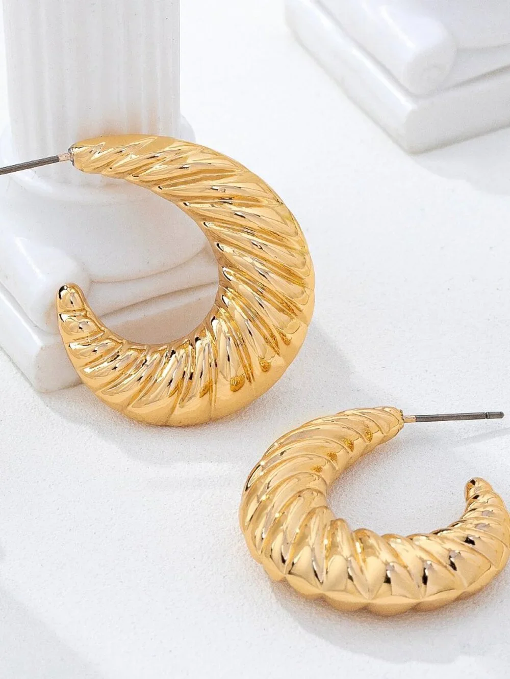 KARISSA TWISTED HOOP EARRINGS